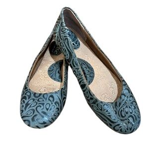 b.o.c Born Concepts 8.5 Gray Tooled Leather Ballet Flats Round Toe